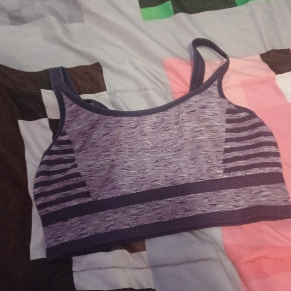 - Woman sports bras - Picture 1 of 2